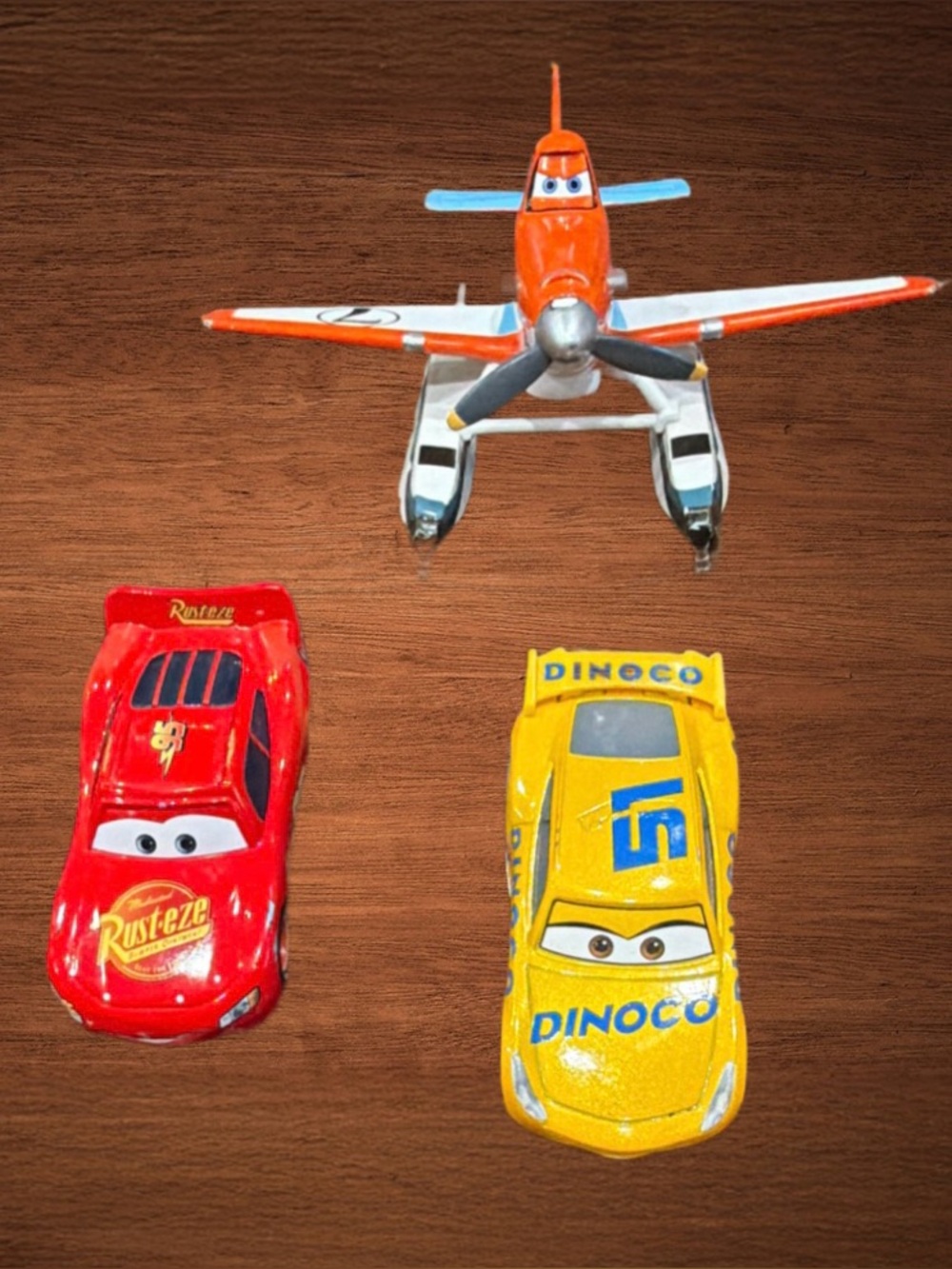 DISNEY PIXAR CARS LIGHTNING MC QUEEN TOY LOT OF 3. ( 2 cars /1 plane)